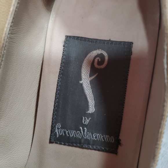 ♥️ 2/$25 Vintage Fortuna Valentino Yellow Leather Heels size 5.5 - Picture 6 of 6